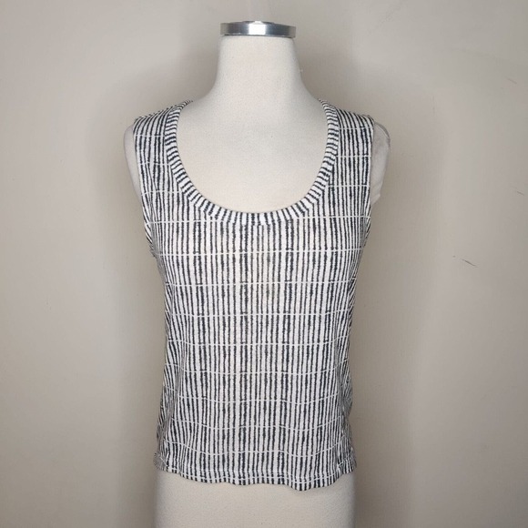 Athleta Breezy Muscle Tank White Black Print Hi Low - Picture 1 of 7